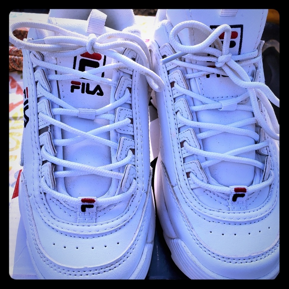Tennis shoes.
